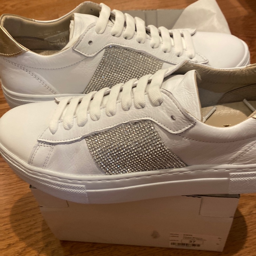 NIB Leather and Crystal detail Tennis shoes made in Turkey RUNS TTS